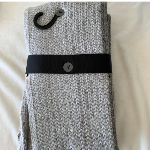 Steve Madden Scarf And Beanie Hat set - Picture 2 of 4